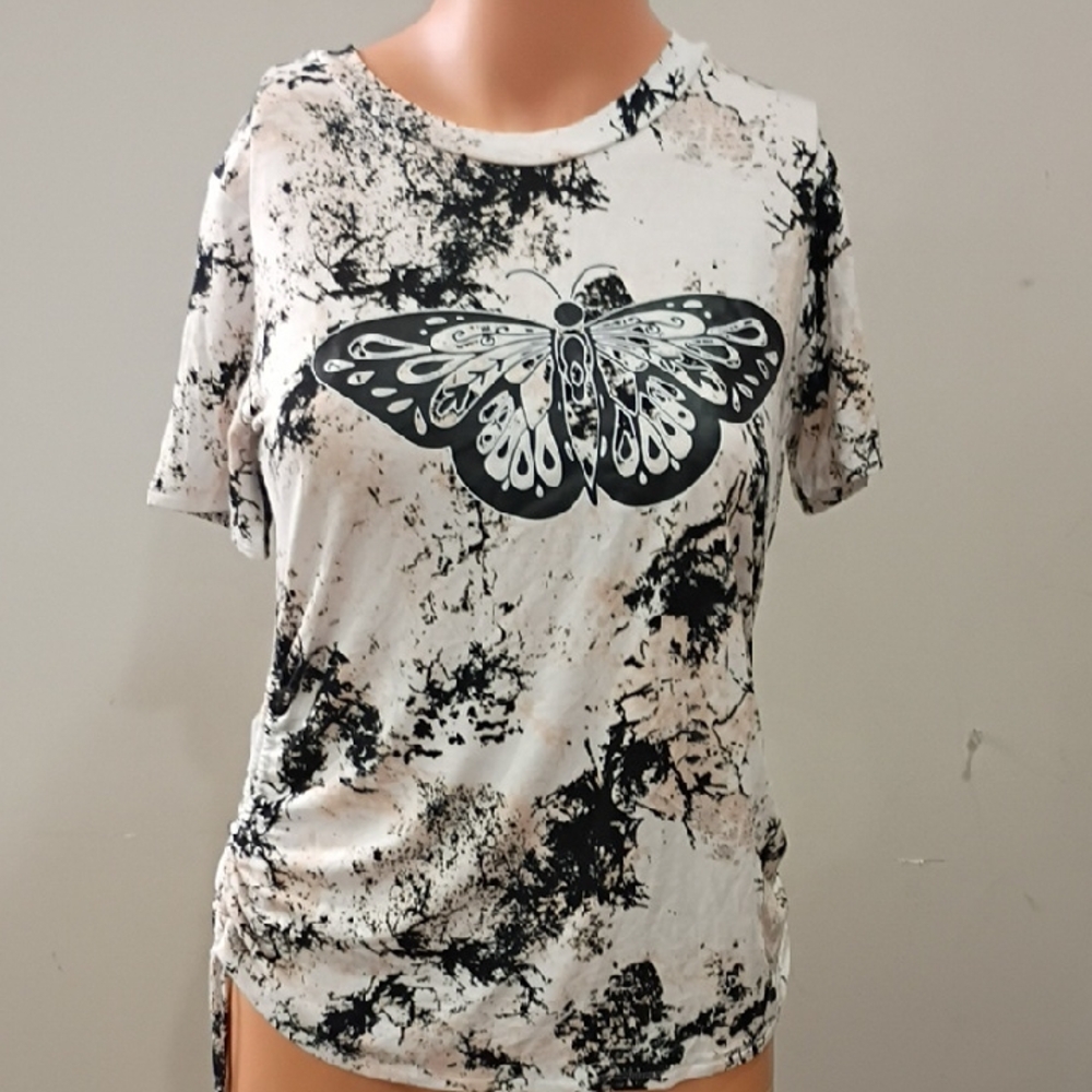 No Boundaries Black and White Graphic Tee
